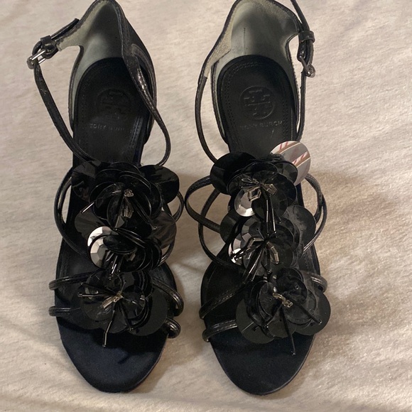 GORGEOUS Tory Burch flower appliqué heels - Picture 2 of 9